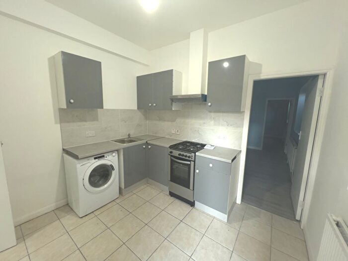 1 Bedroom Flat To Rent In Kingsbridge Crescent, Southall, Greater London, UB1