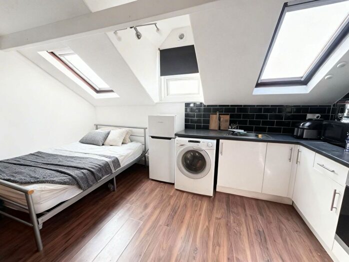 1 Bedroom Studio To Rent In Hyde Park Road, Leeds, LS6