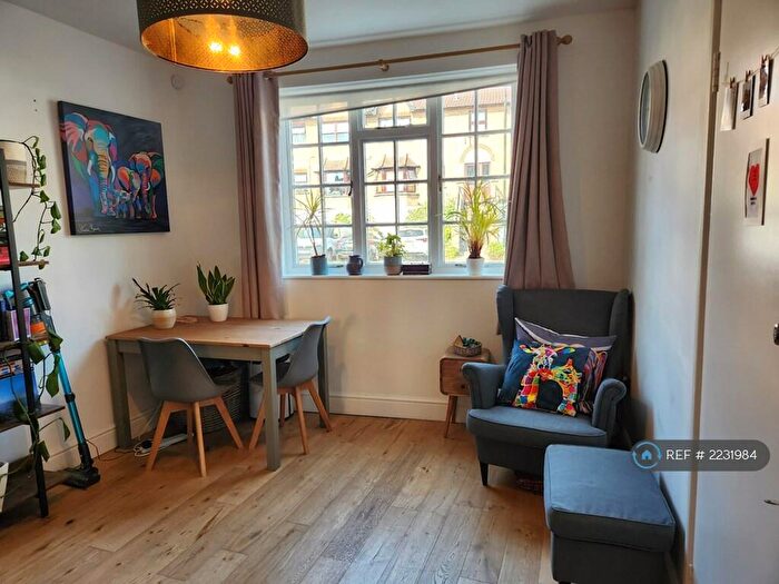 2 Bedroom Flat To Rent In Coppermill Lane, London, E17