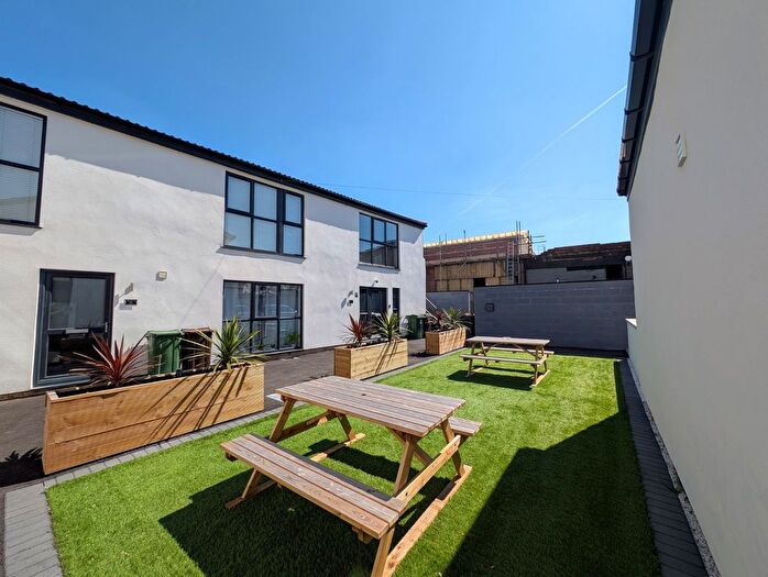 1 Bedroom Flat To Rent In Flat, A Flanshaw Lane, Wakefield, West Yorkshire, WF2