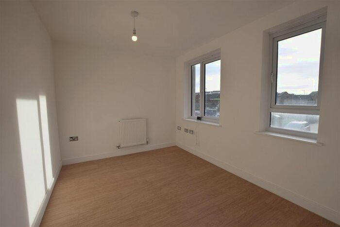 2 Bedroom Flat To Rent In Beacons House, Ffordd Y Mileniwm, Barry, CF62