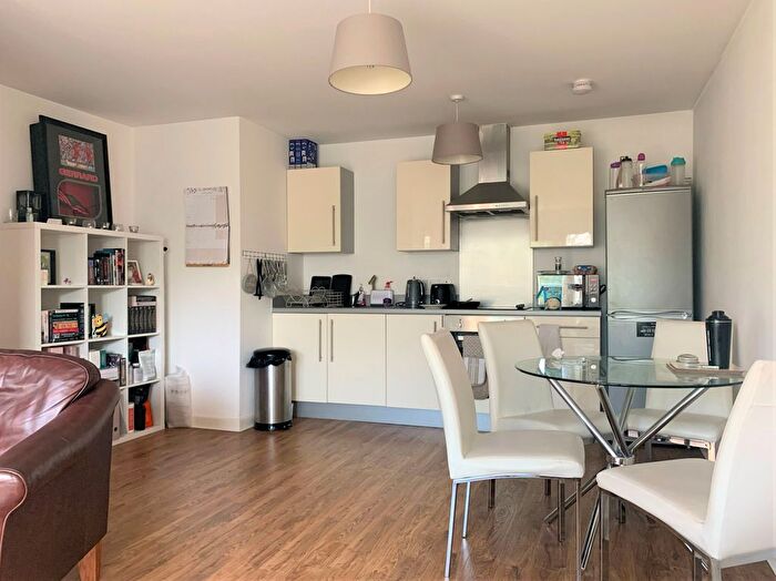 2 Bedroom Flat For Sale In Pilgrims Way, Salford, M50