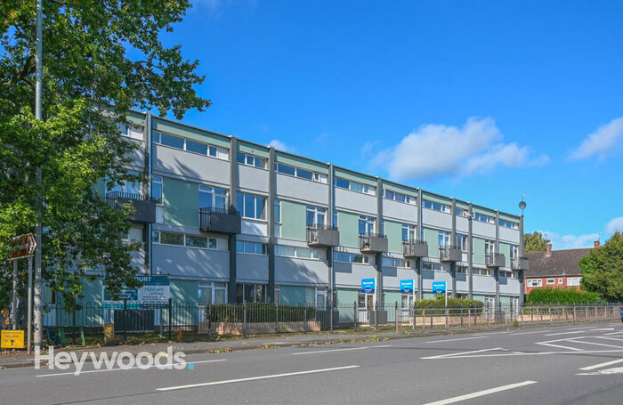 3 Bedroom Flat To Rent In Bridge Court, Trent Vale, Stoke-on-Trent, ST4