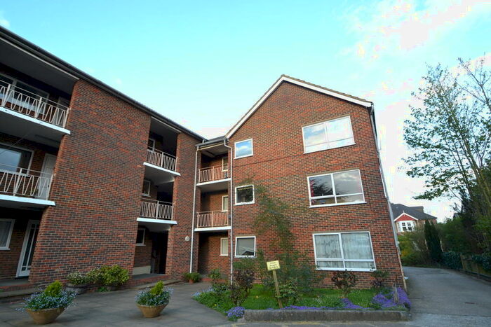 2 Bedroom Apartment To Rent In Surbiton, KT6