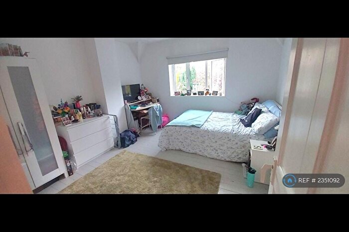6 Bedroom Semi-Detached House To Rent In Somers Close, Winchester, SO22