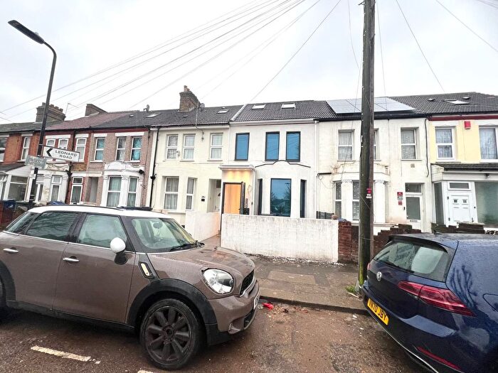 6 Bedroom Detached House To Rent In Florence Road, Southall, UB2