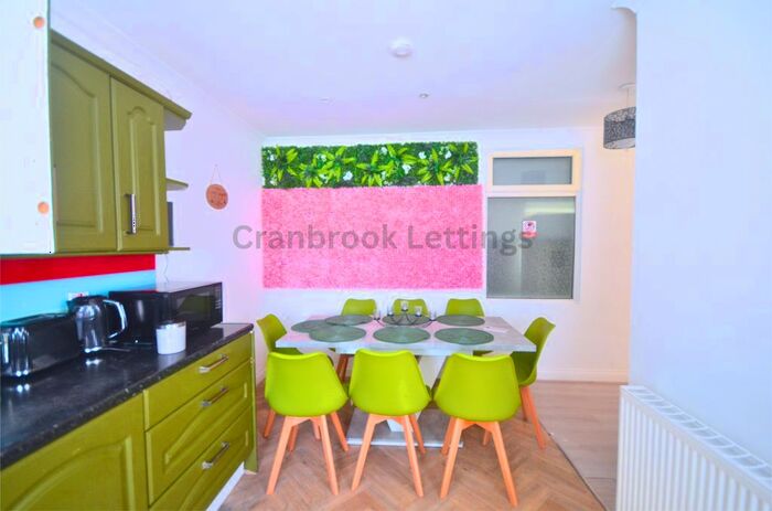 5 Bedroom Semi Detached House For Sale In Pershore Close, IG2