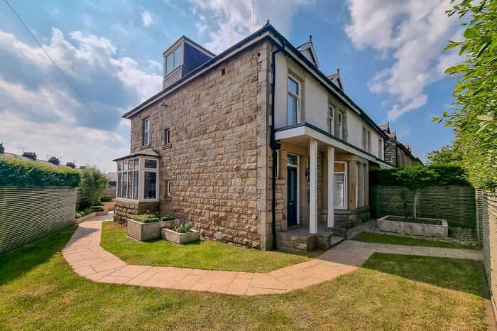 5 Bedroom Semi-Detached House To Rent In Hookstone Road, Harrogate, HG2