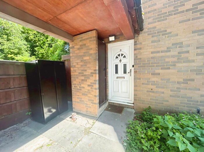 4 Bedroom End Of Terrace House To Rent In Emerald Close, London, E16