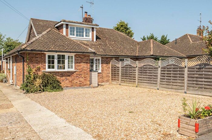 3 Bedroom Semi-Detached Bungalow For Sale In Daux Avenue, Billingshurst, RH14