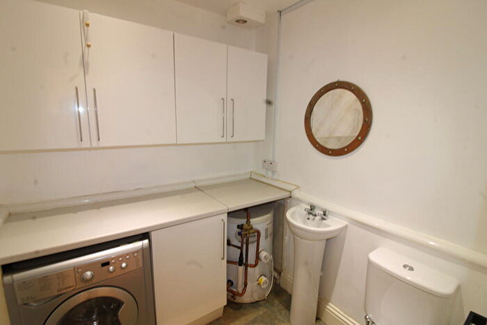 1 Bedroom Flat To Rent In Howard Street, Paisley, PA1