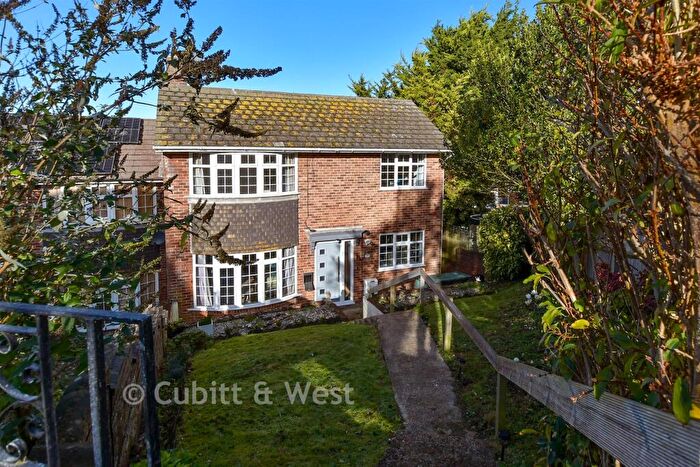 3 Bedroom End Of Terrace House For Sale In Holton Hill, Woodingdean, Brighton, East Sussex, BN2