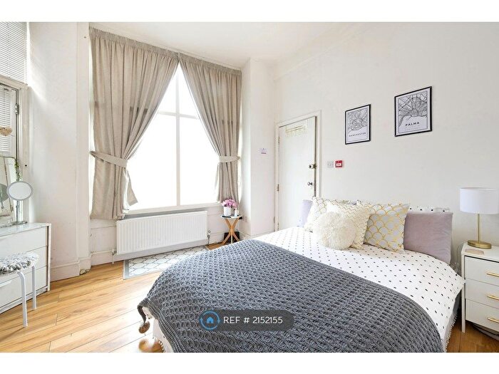 3 Bedroom Flat To Rent In Hammersmith, London, W6