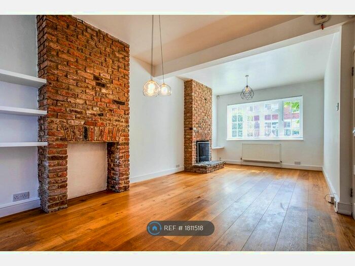 2 Bedroom Terraced House To Rent In Hambro Road, London, SW16