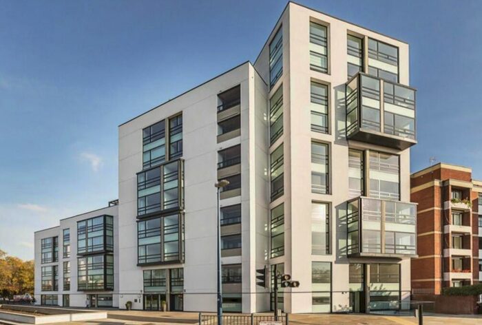 2 Bedroom Flat To Rent In Holland Park Avenue, London, W11