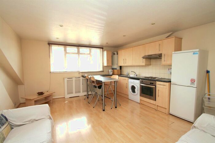 2 Bedroom Flat To Rent In Finchley Lane, Hendon, London, NW4