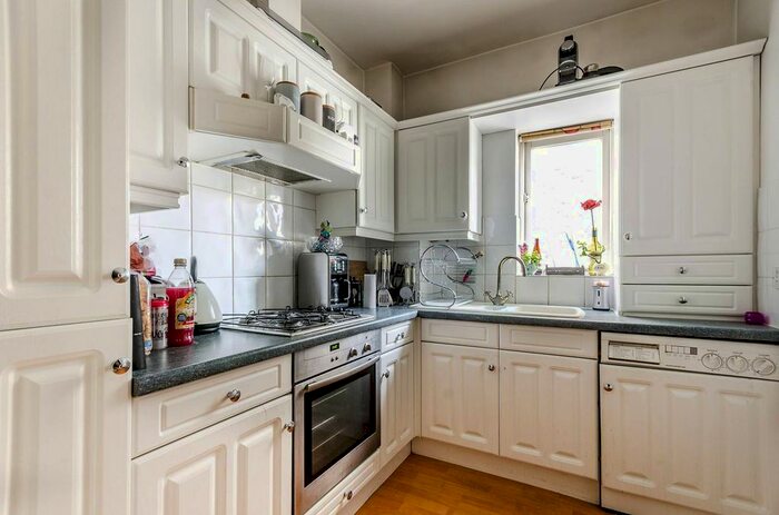 1 Bedroom Flat To Rent In Berisford Mews, Wandsworth, London, SW18