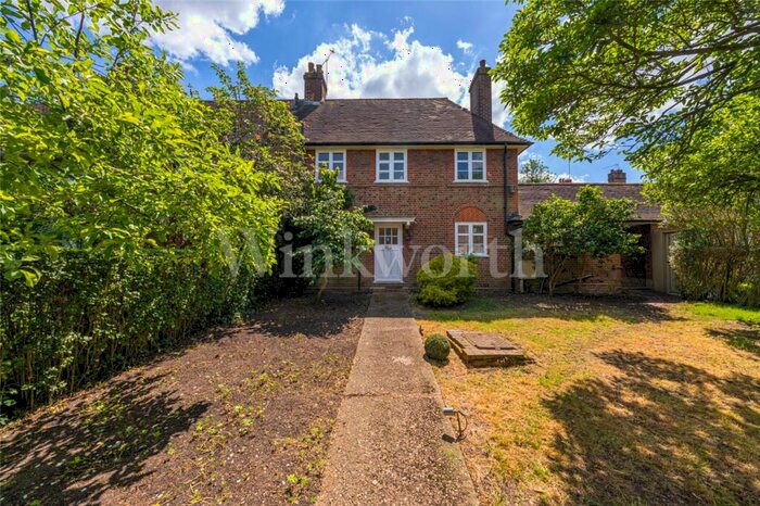 3 Bedroom Semi-Detached House To Rent In Addison Way, London, NW11