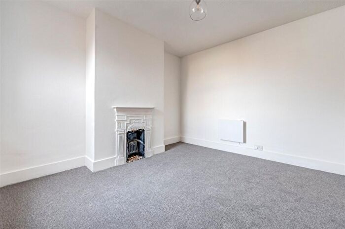 1 Bedroom Flat For Sale In Ham Road, Worthing, West Sussex, BN11