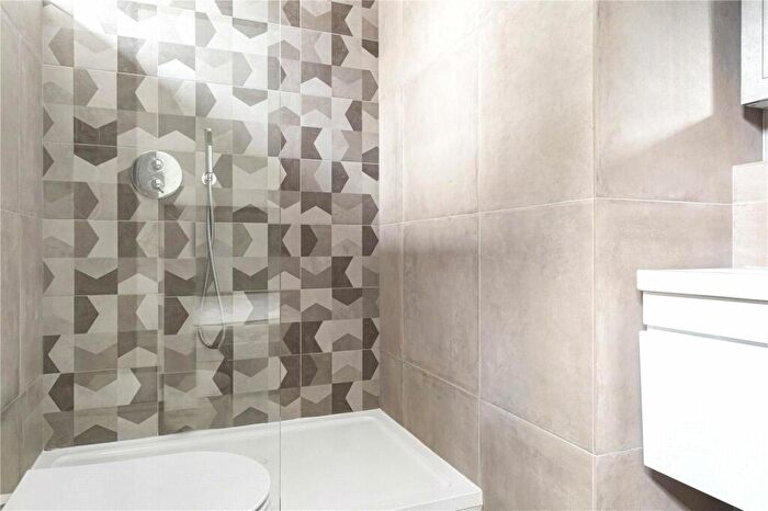 2 Bedroom Apartment To Rent In Varden Street, Whitechapel, London, E1