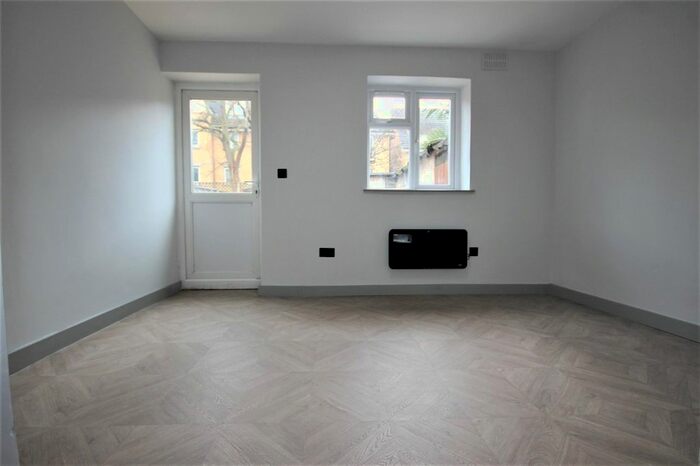 1 Bedroom Property To Rent In Ely Road, Room, Hounslow, TW4