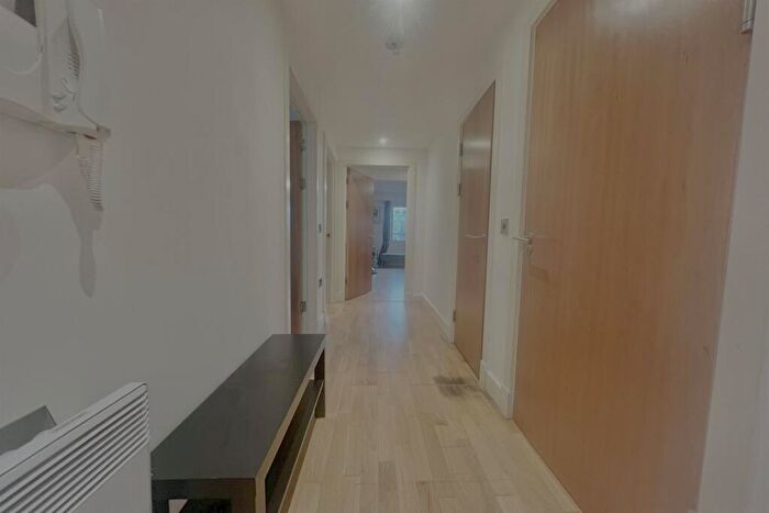 2 Bedroom Apartment To Rent In Oldham Road, M4