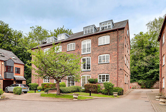 2 Bedroom Flat For Sale In Abbey Mill Lane, St. Albans, Hertfordshire, AL3