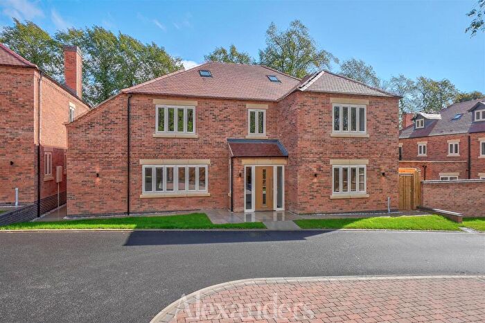5 Bedroom Detached House For Sale In Bath Lane, Moira, DE12