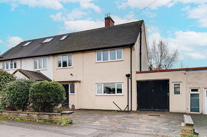 3 Bedroom Semi Detached House For Sale In Grove Avenue, Harpenden, AL5