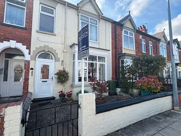 4 Bedroom Terraced House For Sale In Manor Avenue, Grimsby, DN32