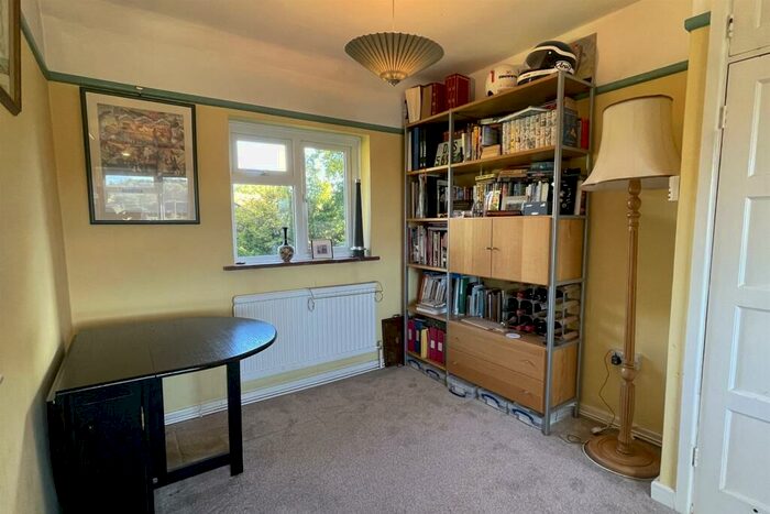 2 Bedroom Flat For Sale In Milford - ***No Onward Chain***, GU8