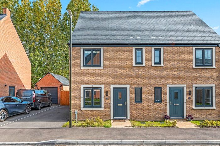 3 Bedroom Semi-detached House For Sale In Weavers Road, Matlock, DE4