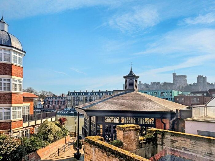 2 Bedroom Apartment To Rent In High Street, Eton, SL4