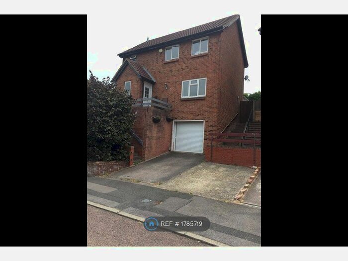 3 Bedroom Detached House To Rent In Brenzett Close, Chatham, ME5