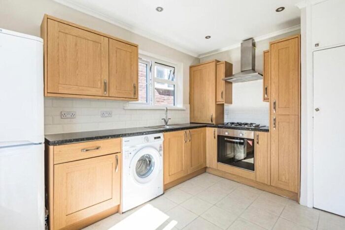 2 Bedroom Flat For Sale In Wydeville Manor Road, London, SE12