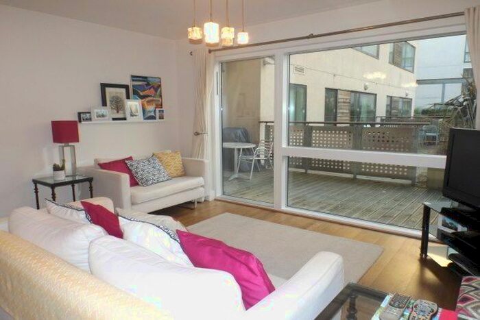 1 Bedroom Flat To Rent In Falcon Drive, Cardiff, CF10