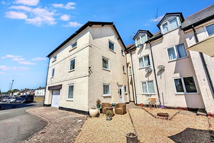 2 Bedroom Flat For Sale In Downton, SP5