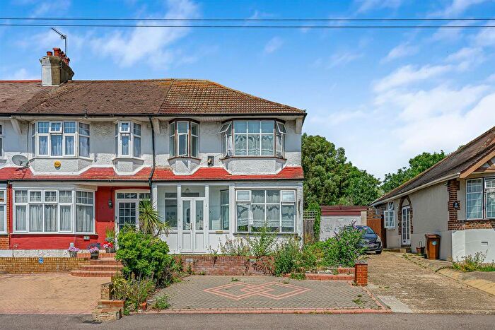 3 Bedroom Property For Sale In Chingford Avenue, Chingford, E4