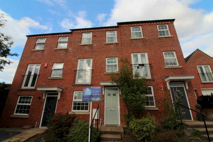 3 Bedroom Town House To Rent In Pippin Close, Selston, NG16