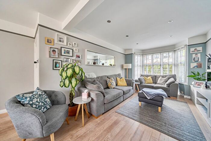 4 Bedroom Semi-detached House For Sale In High View Close, Crystal Palace, London, SE19