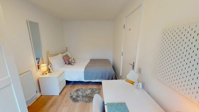 5 Bedroom House To Rent In Rosebarn Park, EX4