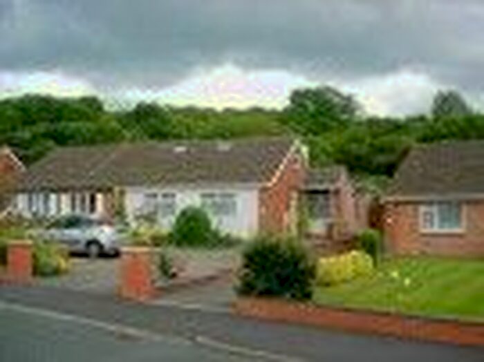 3 Bedroom Semi-Detached Bungalow To Rent In Castle Close, Henley-In-Arden, B95