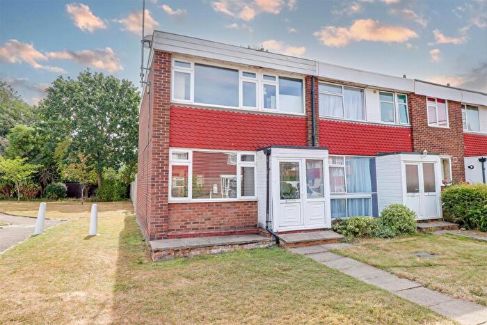 3 Bedroom End Of Terrace House For Sale In Templewood Court, Benfleet, SS7