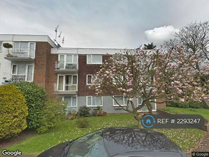 2 Bedroom Flat To Rent In Greenhill, Buckhurst Hill, IG9