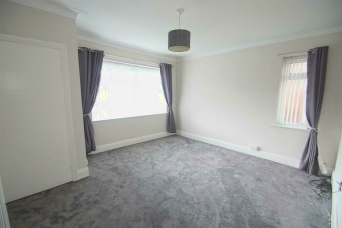 2 Bedroom Bungalow To Rent In Pinfold Mount, Leeds, LS15
