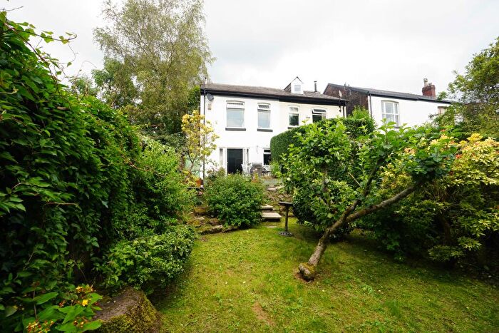 4 Bedroom Semi-Detached House For Sale In Cope Bank, Smithills, Bolton, BL1