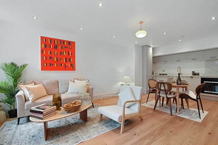 2 Bedroom Flat For Sale In Vicarage Gate, Kensington, W8