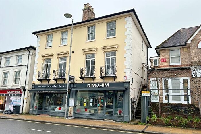 3 Bedroom Flat To Rent In Winchester, SO23