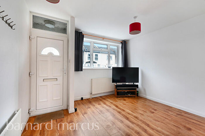 3 Bedroom Terraced House To Rent In Theobald Road, Croydon, CR0