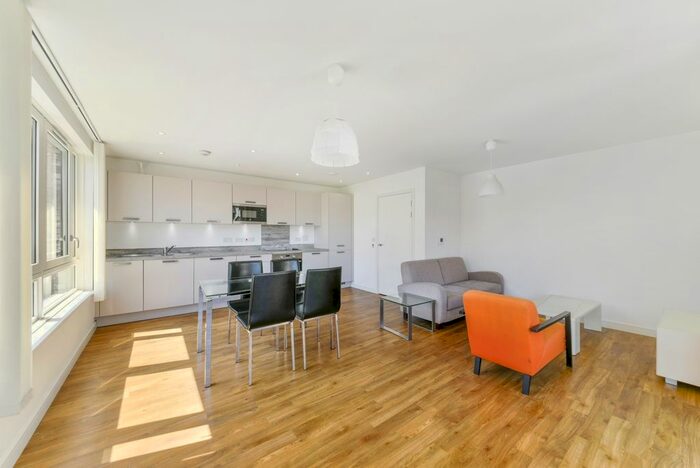 2 Bedroom Flat To Rent In Campion House, Redwood Park, Surrey Quays, SE16